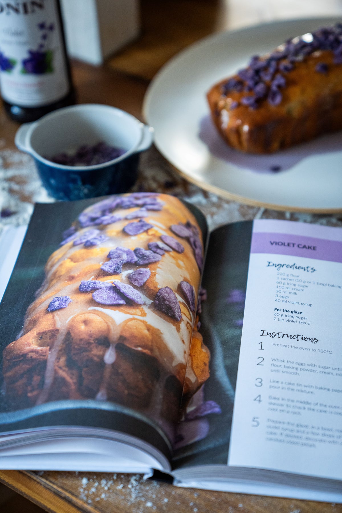 Signed print book: "Breakfast in London - Dinner in Paris"