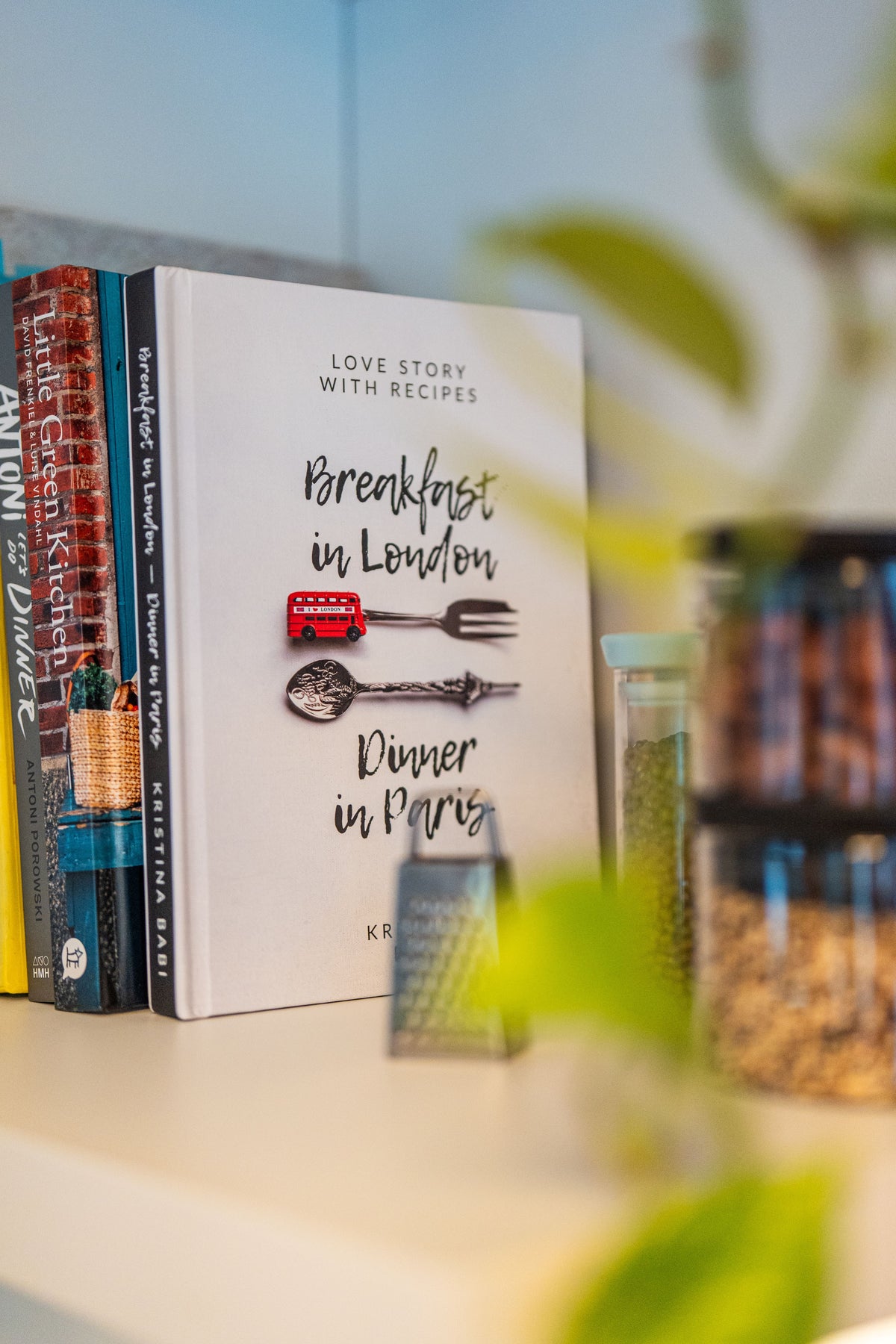 Signed print book: "Breakfast in London - Dinner in Paris"